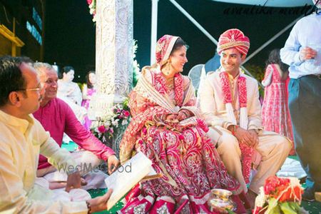 Bright Pink Wedding Photoshoot & Poses Photo