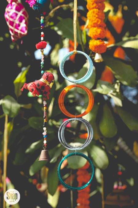 Hanging bangles as mehendi decor ideas