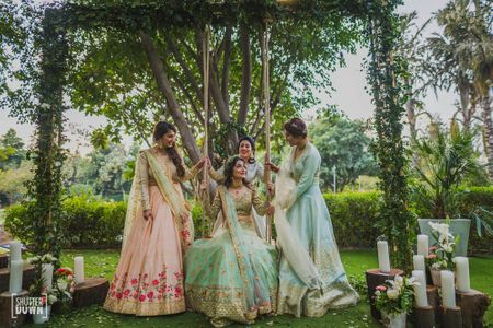 Bride with bridesmaids 