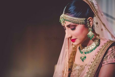 embellished green kundan bridal mathapatti and necklace