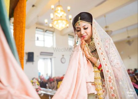 Photo of bride in light pink lehenga at her sikh wedding