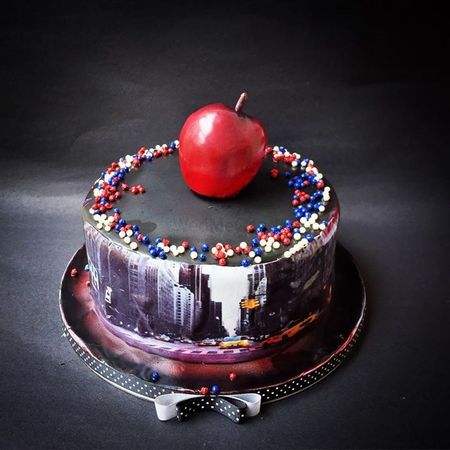 NY city theater themed 21st birthday cake | Instagram