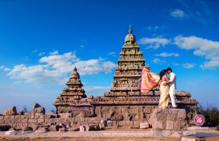 A couple pose infront of an ancient structure for their pre-wedding shoot