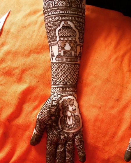Traditional mehendi design with a twist for bride 