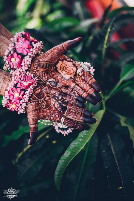 A bride flaunting her mehendi and haathphool