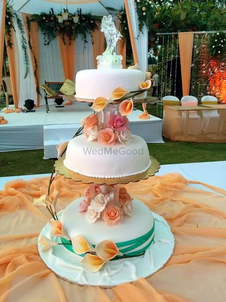 Photo of three tier wedding cakes