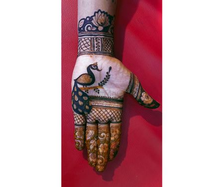 Pin by Nouna on tattoo | Henna tattoo designs simple, Simple henna tattoo,  Henna inspired tattoos