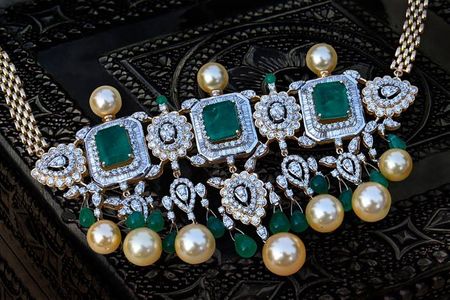 diamond and emerald choker with pearl drops