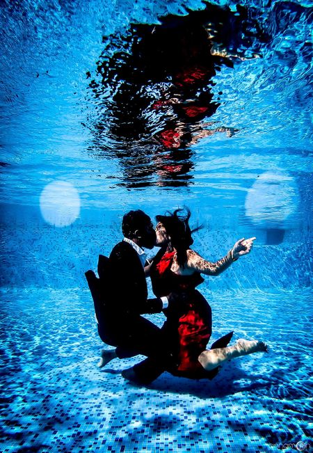Underwater pre wedding shoot in the pool with couple kissing