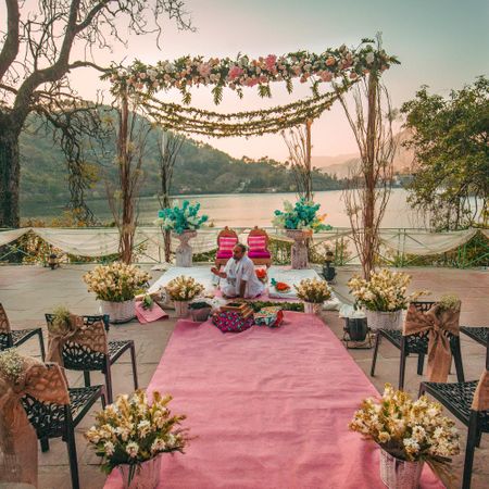 Minimal mandap decor with a rustic touch.