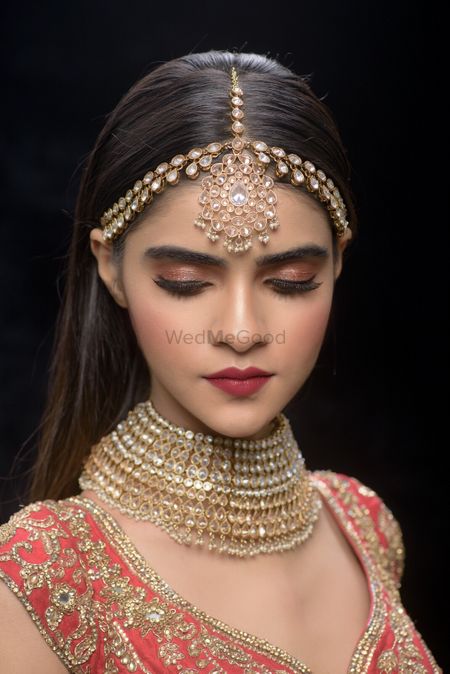 Photo of Pretty gold mathapatti with choker for wedding