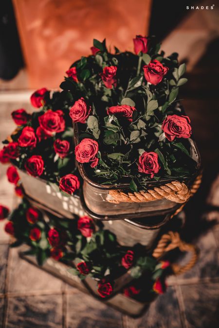 Photo of Engagement decor idea with roses in tins