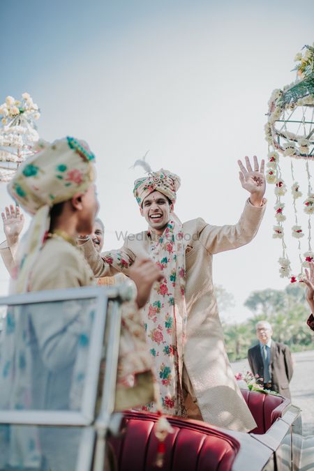 Photo of Groom entry idea wearing floral safa