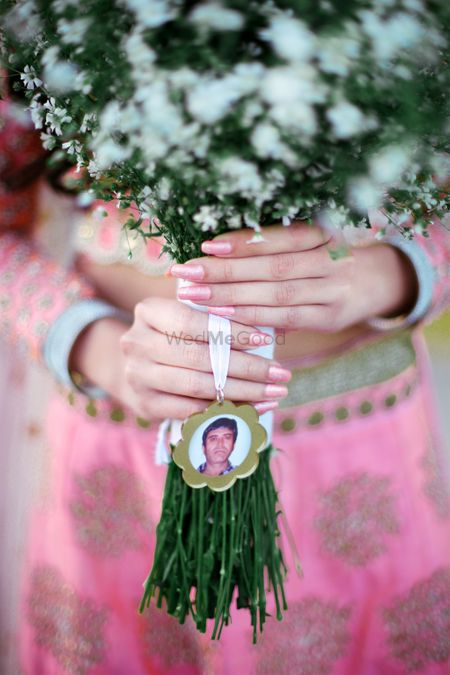 Photo of Remembering deceased loved ones with photo in bridal bouquet