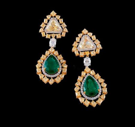 emerald and gold earrngs