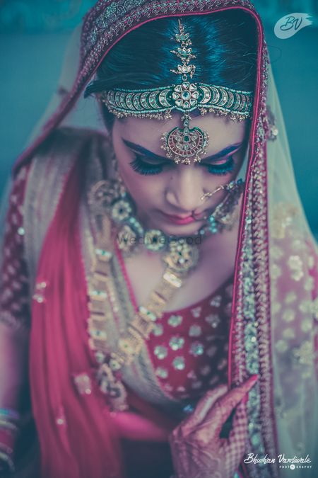 Bride in Red with Polki Jewellery and Unique Mathapatti