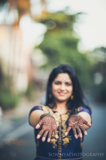 Bride showing off mehendi hands