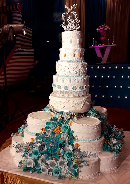 Giant wedding cake with 10 tiers