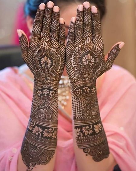 Intricate traditional back hand mehndi design. 