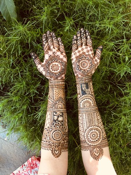 Traditional mehndi design with bride and groom's initials. 