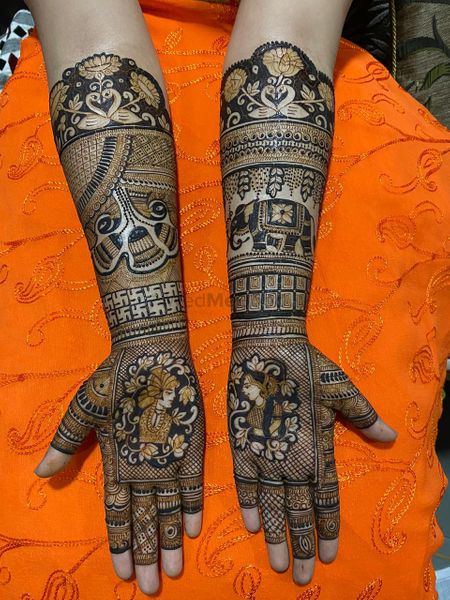 Photo of Beautiful inticate bridal mehndi design for full hands