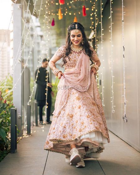 KALKIBride Sneakers with a lehenga? Say what? We love it when brides rock  their desi swag by experimenting with fashion an… | Wedding sneaker, Bride,  Bengali bride