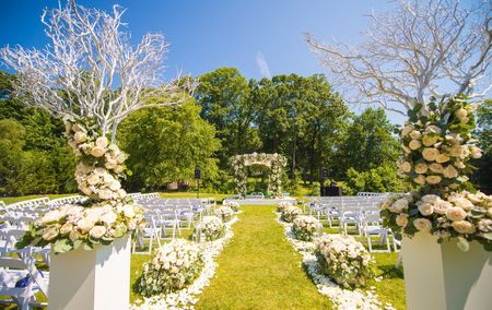 Beautiful floral decor in white for an outdoor wedding 
