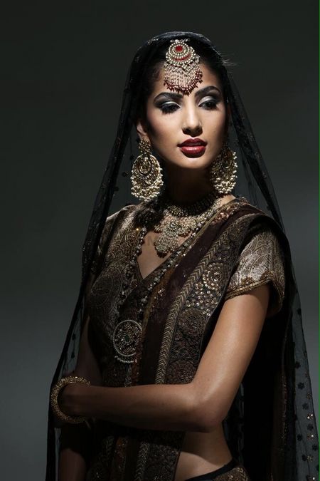 Photo of Large round maang tikka with large earrings and puff sleeves metallic blouse