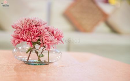 Photo of Simple centerpiece with light pink flowers in vase