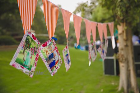 Displaying photos on buntings