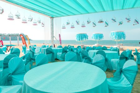 turquoise beach wedding table settings