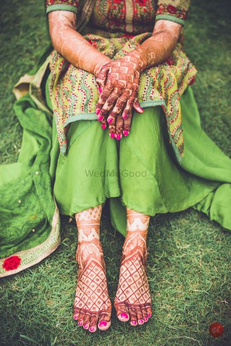 Modern mehendi design with jali on hands and feet