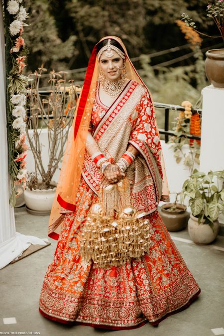 sikh bride in red and orange lehenga with a banrasi dupatta
