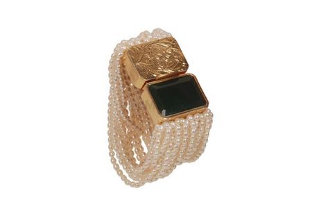 Photo of pearls bracelet