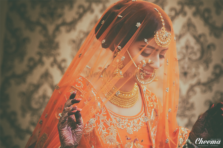 Orange Wedding Photoshoot & Poses Photo veil