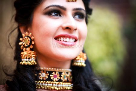 Bridal jewellery with choker and chunky earrings