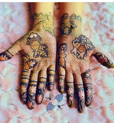 Dulhan Mehndi Artist