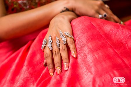 Striking hand jewellery for engagement