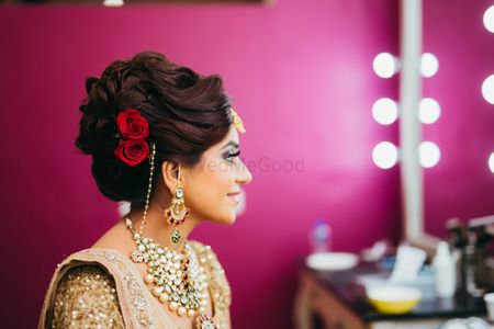 Bridal hairdo with roses