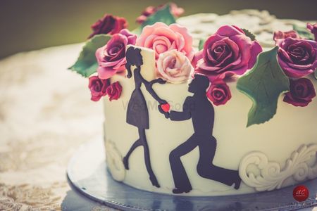 Unique wedding cake with proposal shot