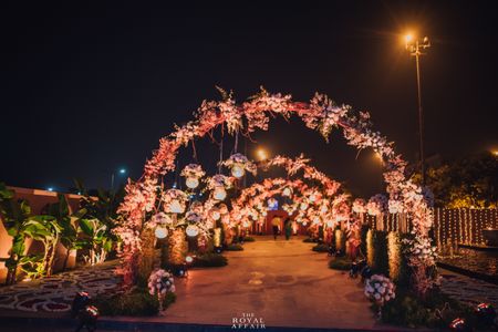 Arch shaped floral entrance decor idea