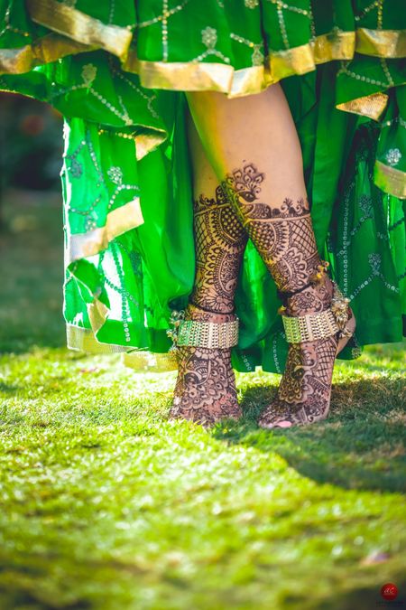 Bridal feet mehendi with bride wearing pajeb