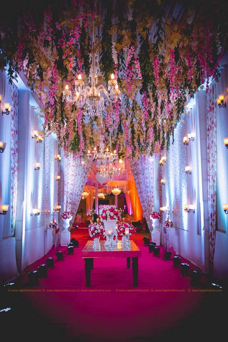 Pretty entrance floral decor