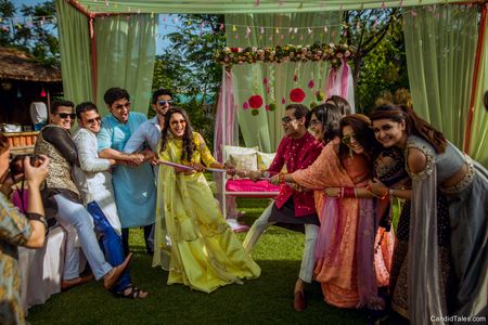 Mehendi game for guests tug of war