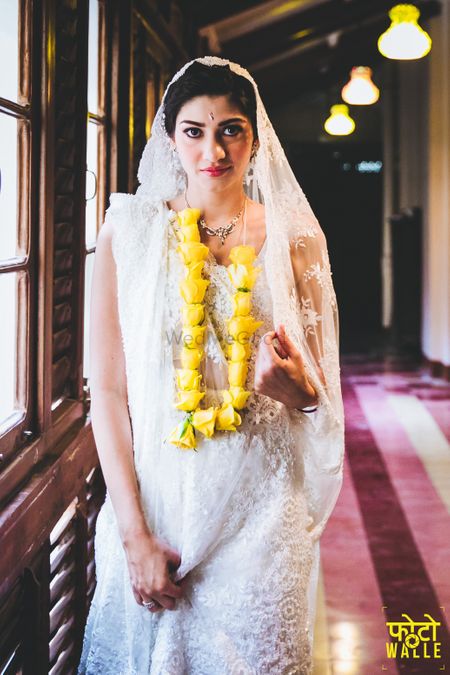 Parsi bride in white saree with yellow rose jaimala
