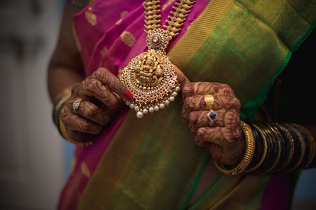 Temple jewellery for South Indian bride with gold idol design