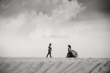 Photo of Black and white pre wedding shoot in desert
