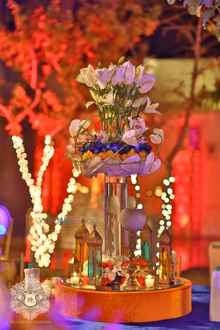 Photo of Unique elaborate centrepiece idea with lamps