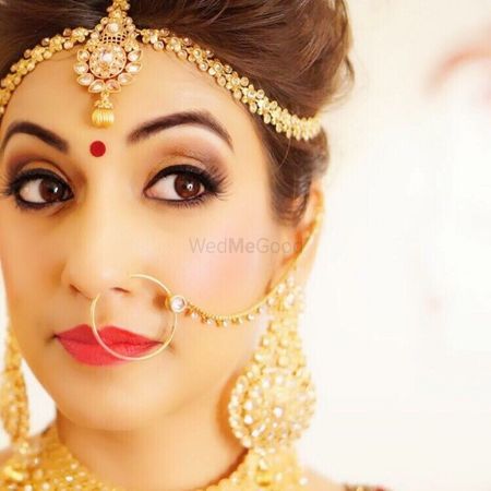 Gold Polki Bridal Jewellery with Mathapatti and Nath