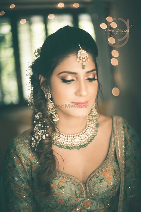 Pretty mehendi look with soft gold makeup